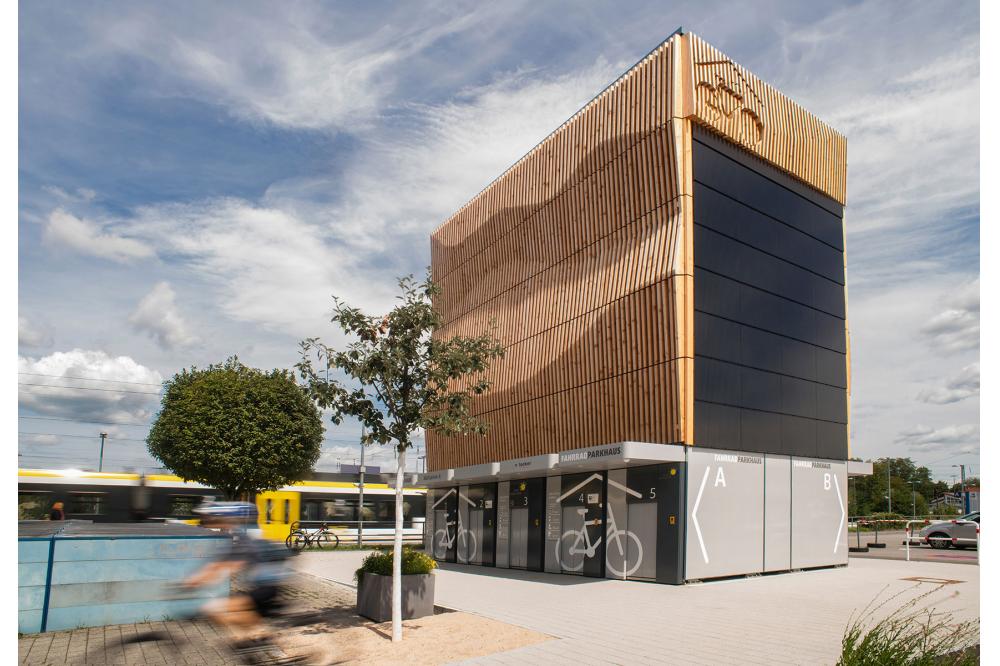 Fahrradparkturm schafft Sicherheit und Platz